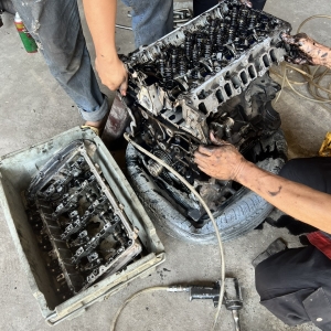 Đại tu máy tại gara